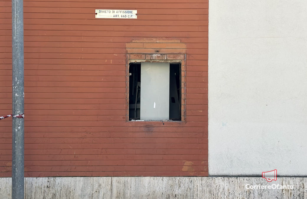 cronaca mar assalto postamat 01