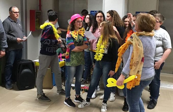 I ragazzi della Parrocchia SS. Salvatore fanno festa con i bambini del reparto di Oncoematologia Pediatrica