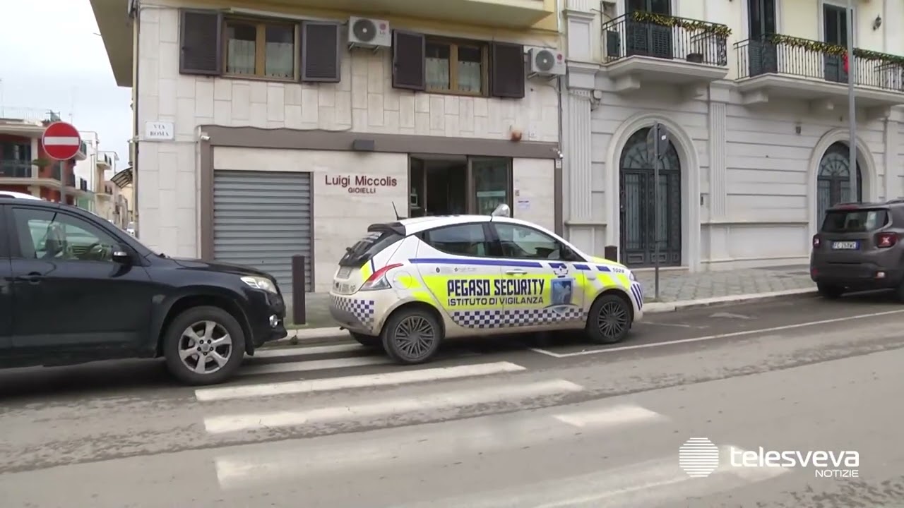 San Ferdinando di Puglia, fallisce la spaccata ai danni di una gioielleria in via Roma